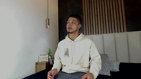 Snapshot of ken_boy_ chatting on February 3, 2:25 am   online show from February 3, 2:25 am