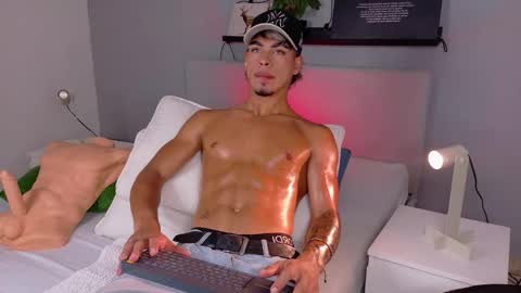   online show from March 25, 11:36 am