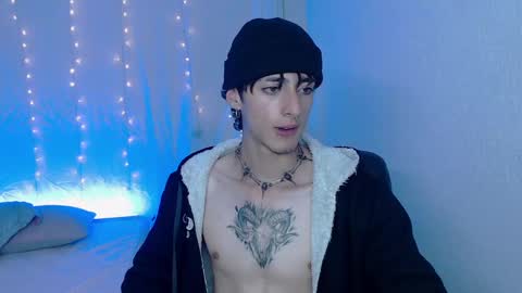 Snapshot of kenny__hot chatting on December 10, 4:27 pm kenny online show from December 10, 4:27 pm