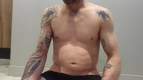 Snapshot of kenw34 chatting on February 1, 7:34 pm kenw34 online show from February 1, 7:34 pm