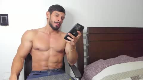 kevin_malone22 online show from October 18, 3:33 am