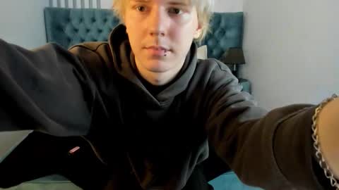 Snapshot of kevinm1lky chatting on October 22, 2:43 pm Kevin online show from October 22, 2:43 pm