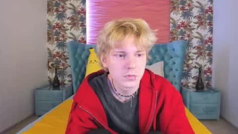 Snapshot of kevinm1lky chatting on October 28, 2:52 pm Kevin online show from October 28, 2:52 pm