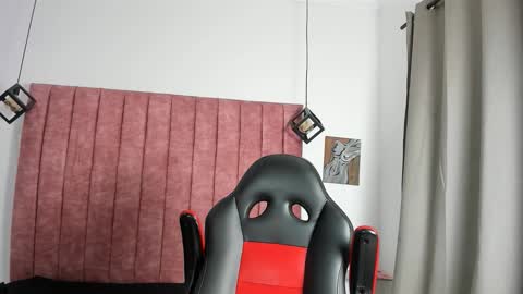 Snapshot of khen_west1 chatting on October 1, 7:07 pm khen_west1 online show from October 1, 7:07 pm