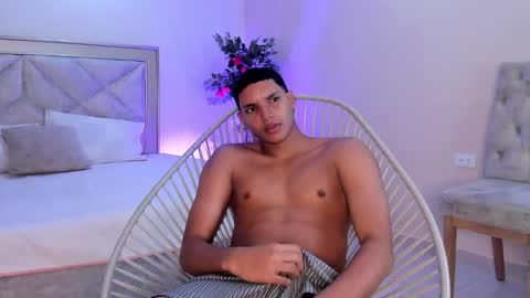 Snapshot of khennan_morris chatting on October 9, 2:55 pm Khennan online show from October 9, 2:55 pm