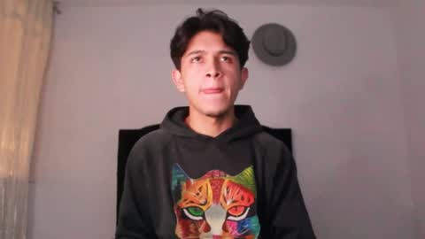 Snapshot of kianryu chatting on October 19, 5:01 am Adrian  Chlloe online show from October 19, 5:01 am