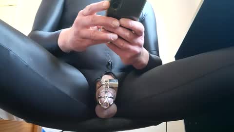 Kingaxel online show from February 27, 9:54 am