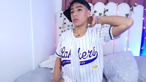 Snapshot of king_azahell chatting on December 28, 1:50 am king  help me reach 100 likes online show from December 28, 1:50 am