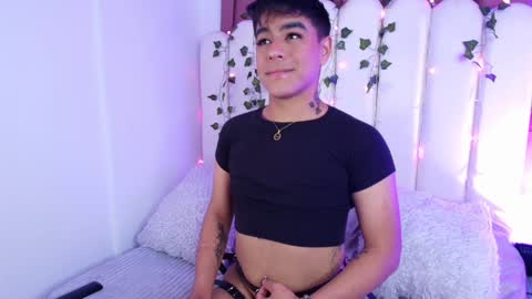 Snapshot of king_azahell chatting on December 27, 1:53 am king  help me reach 100 likes online show from December 27, 1:53 am