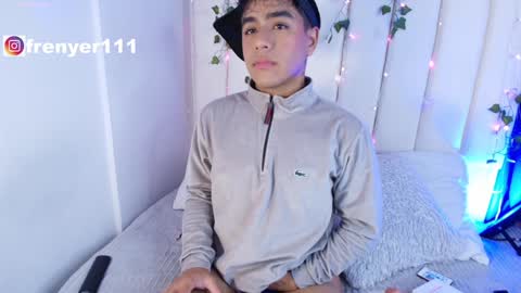 Snapshot of king_azahell chatting on January 8, 3:19 am king  help me reach 100 likes online show from January 8, 3:19 am