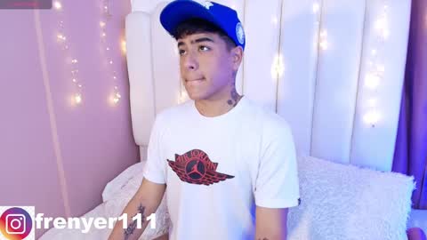 Snapshot of king_azahell chatting on February 28, 2:09 am king  help me reach 100 likes online show from February 28, 2:09 am
