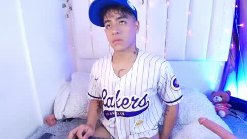 Snapshot of king_azahell chatting on January 17, 3:34 am king  help me reach 100 likes online show from January 17, 3:34 am