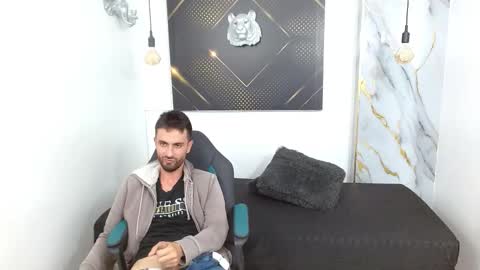 KING  online show from March 31, 8:49 am