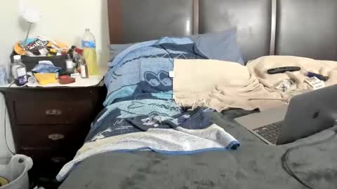 Snapshot of kinkyguy323232 chatting on January 1, 9:39 am Kinkyguy323232 online show from January 1, 9:39 am