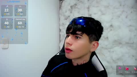 kiss_whitee online show from November 29, 11:40 pm