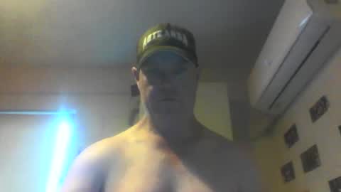 Snapshot of kiwiguy19773 chatting on February 12, 6:29 am kiwiguy19773 online show from February 12, 6:29 am