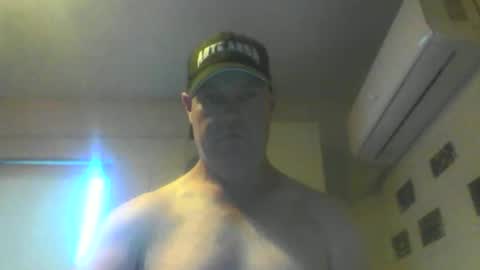 Snapshot of kiwiguy19773 chatting on December 17, 6:45 am kiwiguy19773 online show from December 17, 6:45 am