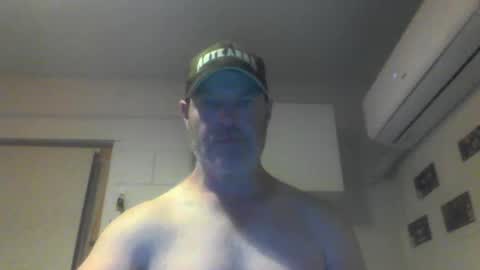 Snapshot of kiwiguy19773 chatting on January 29, 8:51 am kiwiguy19773 online show from January 29, 8:51 am