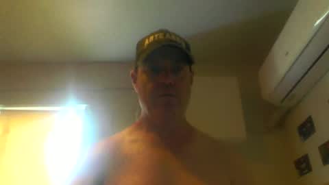 Snapshot of kiwiguy19773 chatting on February 3, 12:36 am kiwiguy19773 online show from February 3, 12:36 am
