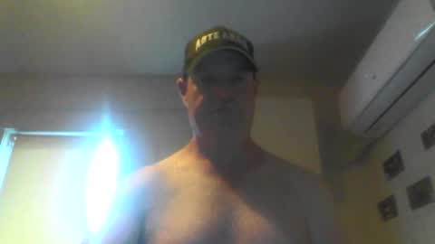 Snapshot of kiwiguy19773 chatting on December 25, 4:22 am kiwiguy19773 online show from December 25, 4:22 am
