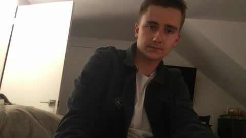 kiwiii661088 online show from April 29, 11:44 pm