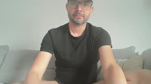 kleinyves online show from April 15, 10:37 am