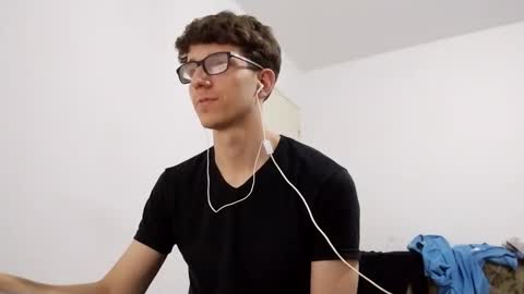 Facu online show from December 19, 3:07 am