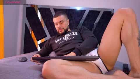 Kroy Wood online show from November 5, 1:35 pm