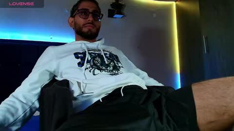 kuzzcoo online show from March 6, 12:13 pm