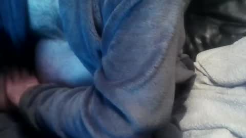 Snapshot of l_a_d_y chatting on February 2, 10:28 pm pelle and lady online show from February 2, 10:28 pm