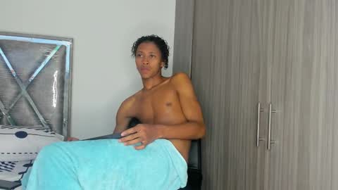 LagoSantos online show from November 18, 5:11 am