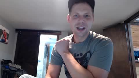 Snapshot of lancehardin chatting on February 6, 12:43 am Lance online show from February 6, 12:43 am