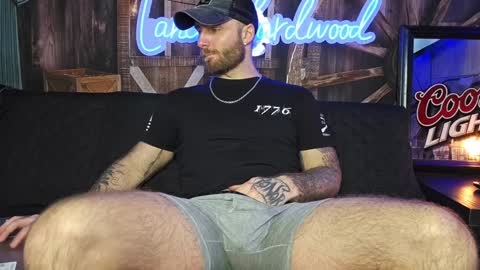 Snapshot of lancehardwood222 chatting on February 6, 1:27 am LANCE online show from February 6, 1:27 am