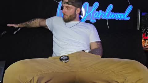 Snapshot of lancehardwood222 chatting on December 19, 1:28 am LANCE online show from December 19, 1:28 am