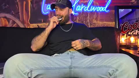 Snapshot of lancehardwood222 chatting on October 8, 12:15 am LANCE online show from October 8, 12:15 am