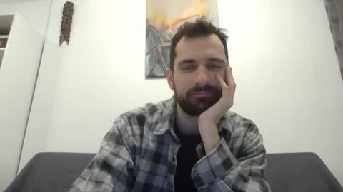 laraaan online show from December 17, 7:09 pm