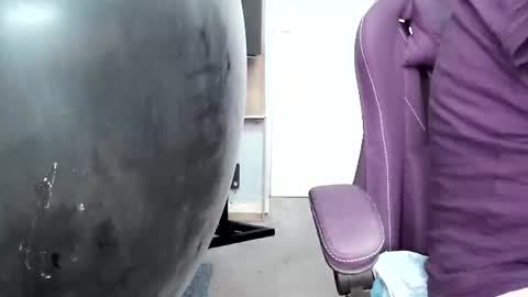 latexchris77 online show from March 18, 8:28 am