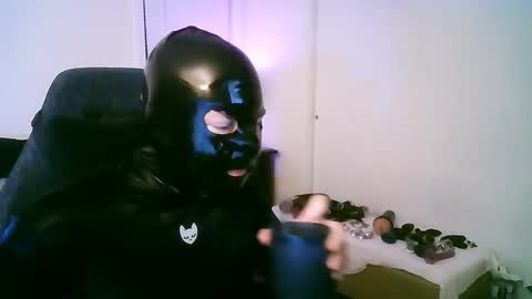 Snapshot of latexminheadroom chatting on October 26, 2:35 am latexminheadroom online show from October 26, 2:35 am