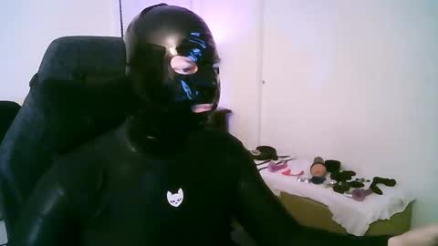 latexminheadroom online show from March 3, 5:59 am