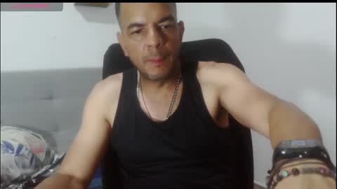 latinmartin254 online show from April 19, 7:27 pm