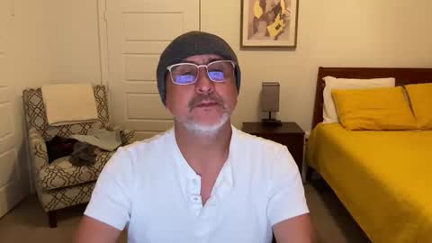 QS - INDEPENDENT MODEL online show from November 9, 6:39 am