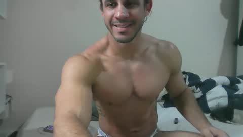 latino_rodri online show from April 27, 4:03 pm