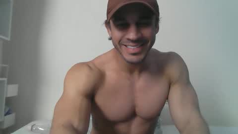latino_rodri online show from May 7, 6:46 am