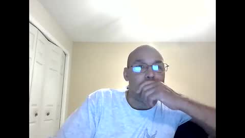 Snapshot of latinoinfla chatting on December 25, 1:53 am latinoinfla online show from December 25, 1:53 am