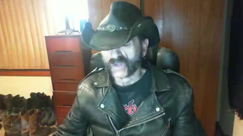 leathergreaser online show from May 31, 6:31 pm