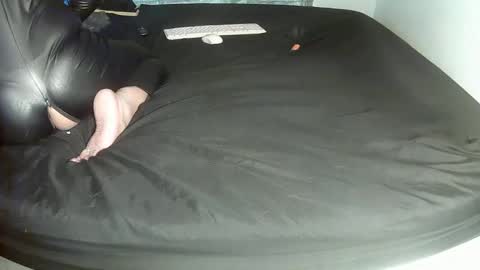 Snapshot of leatherman31 chatting on January 25, 3:52 pm leatherman31 online show from January 25, 3:52 pm