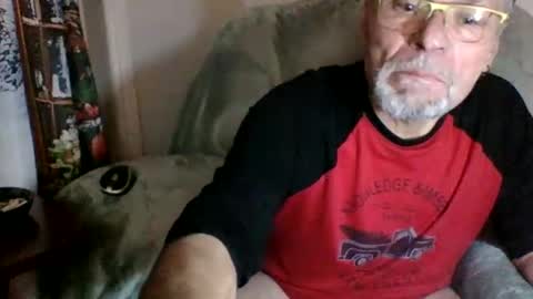 Snapshot of lebranleur71 chatting on January 1, 8:02 am lesbranleur71 online show from January 1, 8:02 am