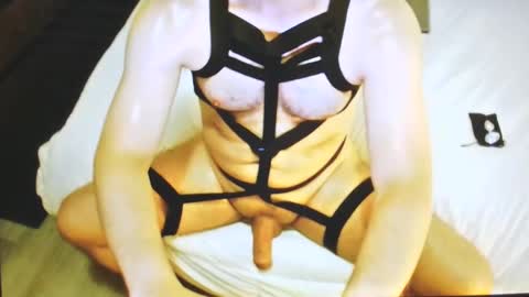 Snapshot of lechiffre1205 chatting on January 4, 12:59 pm Michel online show from January 4, 12:59 pm