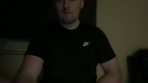 leedslad35 online show from December 14, 11:12 pm