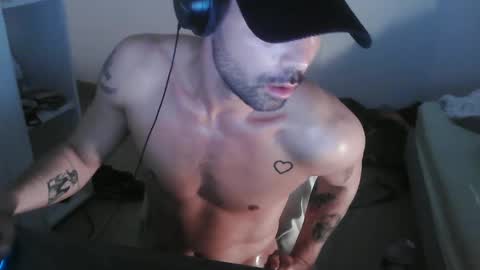 Snapshot of leo1991lol chatting on January 22, 12:38 pm leo1991lol online show from January 22, 12:38 pm